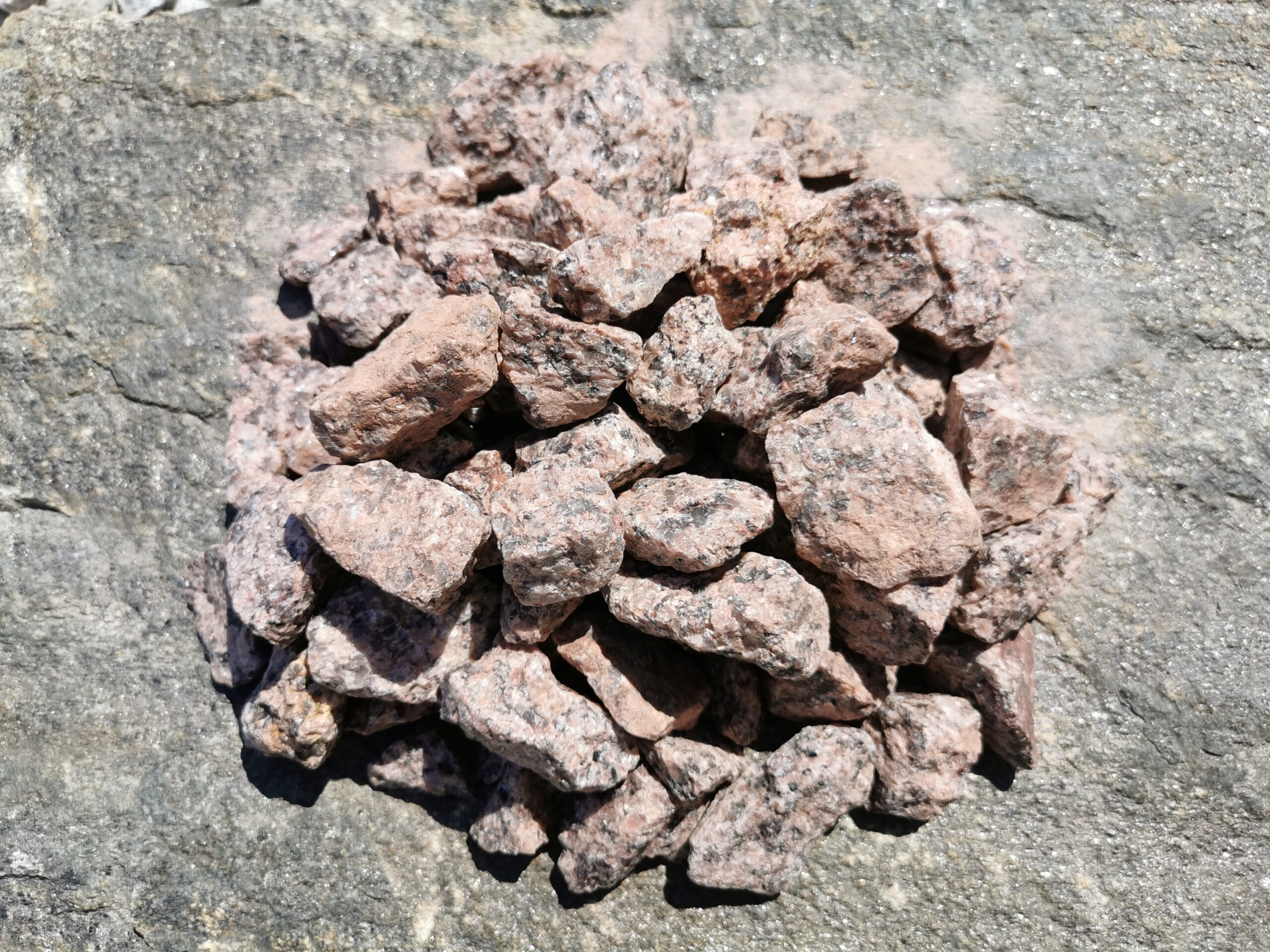 Grys granitowy czerwony